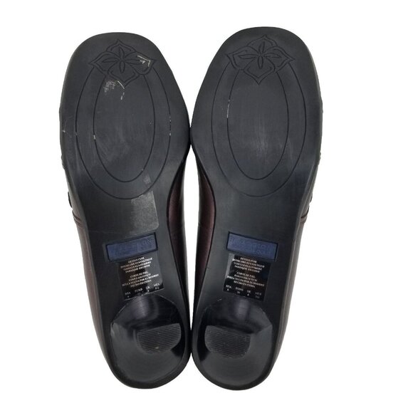 ✅Kenneth Cole Reaction Leather Kitten Heels Womens 8 Flower Accent Red/Black - Picture 3 of 10